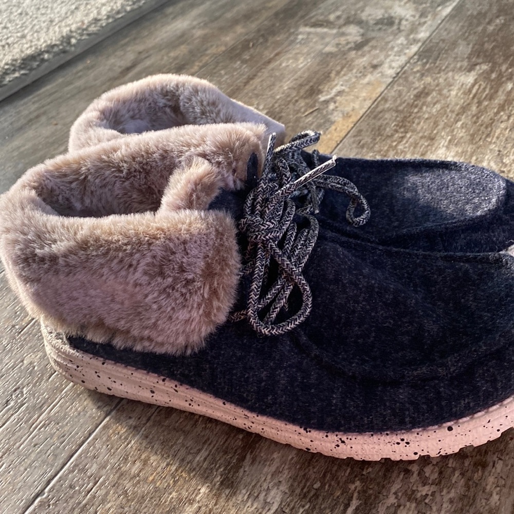 Navy blue women’s Hey dude slippers